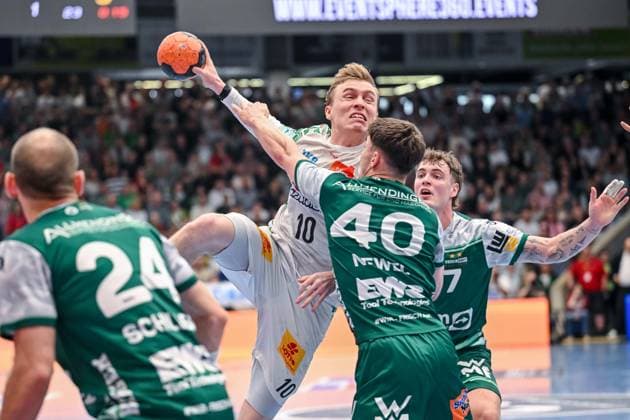 Goeppingen, Germany, 05 04 26 Marcel Schiller FRISCH AUF Goeppingen , Gisli Kristjansson SC Magdeburg , Elias Newel FRISCH AUF Goeppingen and Victor Kloeve FRISCH AUF Goeppingen in a duel during the Daikin Handball Bundesliga match between FRISCH AUF Goeppingen vs SC Magdeburg at EWS Arena on April 05, 2026 in Goeppingen, Germany Photo by Harry Langer DeFodi Images Goeppingen, Germany, 05 04 26 Marcel Schiller FRISCH AUF Goeppingen , Gisli Kristjansson SC Magdeburg , Elias Newel FRISCH AUF Goeppingen and Victor Kloeve FRISCH AUF Goeppingen battle for the ball during the Daikin Handball Bundesliga match between FRISCH AUF Goeppingen vs SC Magdeburg at EWS Arena on April 5, 2026 in Goeppingen, Germany Photo by Harry Langer DeFodi Images Photo by Harry Langer DeFodi Images