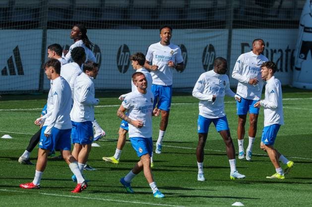 The Real Madrid team warming up, with Eder Gabriel Militao 3 CF Real Madrid , Ferland Mendy 23 CF Real Madrid , David Alaba 4 CF Real Madrid , Eduardo Camavinga 6 CF Real Madrid , Training, CF Real Madrid, Football, Men, UEFA Champions League, Season 2025 2026, Final training before the Quarter Finals 1st Leg against FC Bayern Munich, 06 04 2026 Valdebebas near Madrid Madrid Spain Copyright: xkolbert-press MartinxAgüerax