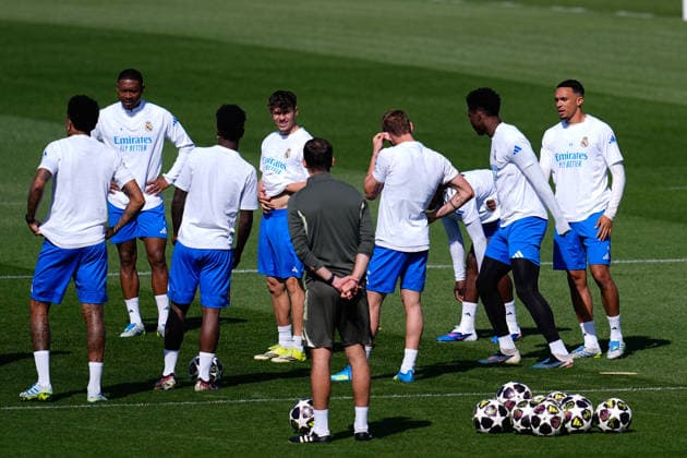 April 6, 2026, Madrid, Madrid, Spain: Thiago Pitarch Pinar, Trent Alexander-Arnold and David Alaba during the training day of Real Madrid ahead the UEFA Champions League 2025 26, Quarter-finals First Leg, football match against FC Bayern Munich at Ciudad Deportiva Real Madrid on April 06, 2026, in Valdebebas, Madrid, Spain. Real Madrid Training And press conference, PK, Pressekonferenz - Uefa Champions League 2025 26 Quarter-Finals First Leg - ZUMAa181 20260406_zaa_a181_008 Copyright: xDennisxAgyemanx