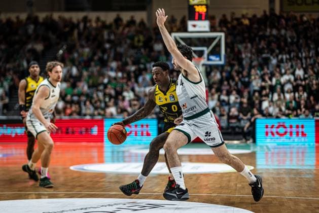 Babacar Sane MHP Riesen Ludwigsburg in duel with Clayton Guillozet Gladiators Trier , Vet Concept Gladiators Trier vs MHP Riesen Ludwigsburg, Basketball, easyCredit BBL, Matchday 28, Season 2025 2026, 06 04 2026 Vet Concept Gladiators Trier vs MHP Riesen Ludwigsburg, Basketball, easyCredit BBL, Matchday 28, Season 2025 2026, 06 04 2026 Copyright: xEibner-Pressefoto AlexanderxNeisx EP_ANS