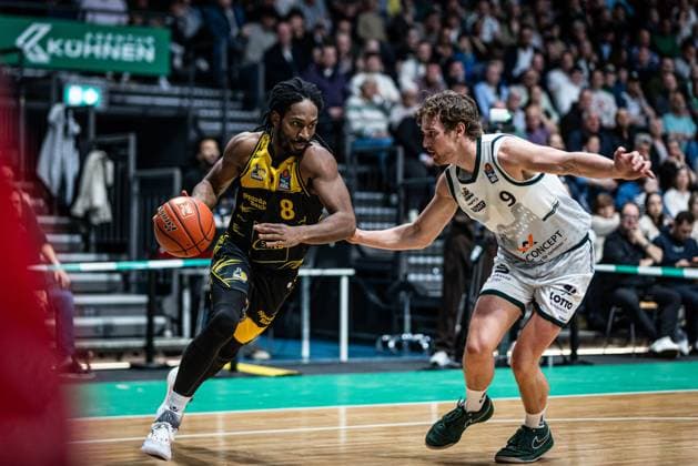 Terrell Harris MHP Riesen Ludwigsburg in duel with Marco Hollersbacher Gladiators Trier , Vet Concept Gladiators Trier vs MHP Riesen Ludwigsburg, Basketball, easyCredit BBL, Matchday 28, Season 2025 2026, 06 04 2026 Vet Concept Gladiators Trier vs MHP Riesen Ludwigsburg, Basketball, easyCredit BBL, Matchday 28, Season 2025 2026, 06 04 2026 Copyright: xEibner-Pressefoto AlexanderxNeisx EP_ANS