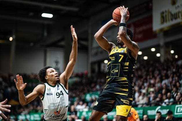 Elijah Hughes MHP Riesen Ludwigsburg in a duel with George King Gladiators Trier , Vet Concept Gladiators Trier vs MHP Riesen Ludwigsburg, Basketball, easyCredit BBL, Matchday 28, Season 2025 2026, 06 04 2026 Vet Concept Gladiators Trier vs MHP Riesen Ludwigsburg, Basketball, easyCredit BBL, Matchday 28, Season 2025 2026, 06 04 2026 Copyright: xEibner-Pressefoto AlexanderxNeisx EP_ANS
