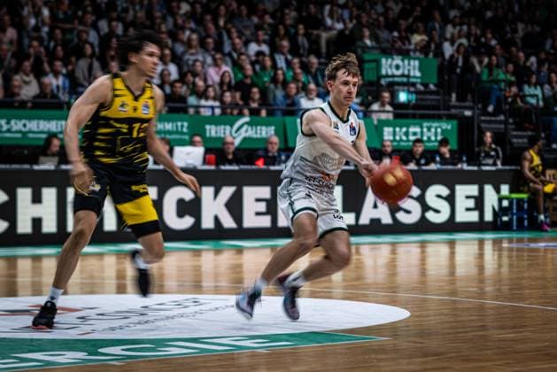 Steven Ashworth Gladiators Trier in duel with Lenny Anigbata MHP Riesen Ludwigsburg , Vet Concept Gladiators Trier vs MHP Riesen Ludwigsburg, Basketball, easyCredit BBL, Matchday 28, Season 2025 2026, 06 04 2026 Vet Concept Gladiators Trier vs MHP Riesen Ludwigsburg, Basketball, easyCredit BBL, Matchday 28, Season 2025 2026, 06 04 2026 Copyright: xEibner-Pressefoto AlexanderxNeisx EP_ANS