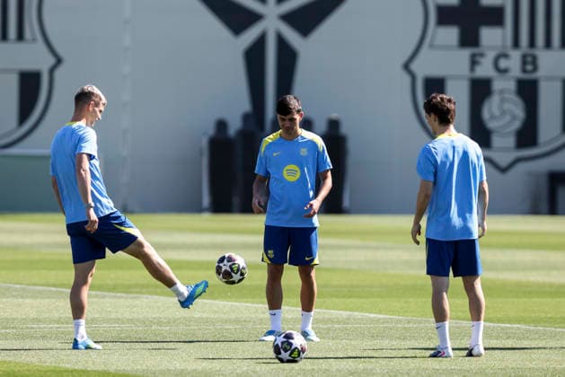 April 7, 2026, Sant Joan Despi, Barcelona, SPAIN: Dani Olmo, Pedri and Gavi during the training day of FC Barcelona, Barca ahead UEFA Champions League 2025 26, Quarter-finals First Leg, football match against Atletico de Madrid at Ciutat Esportiva Joan Gamper on April 07, 2026 in Sant Joan Despi, Barcelona, Spain. Sant Joan Despi SPAIN - ZUMAa181 20260407_zaa_a181_004 Copyright: xJavierxBorregox
