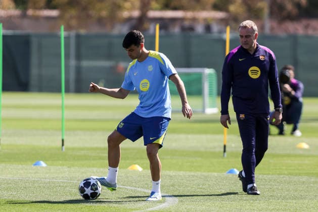 April 7, 2026, Sant Joan Despi, Barcelona, SPAIN: Pedri and Hansi Flick, head coach during the training day of FC Barcelona, Barca ahead UEFA Champions League 2025 26, Quarter-finals First Leg, football match against Atletico de Madrid at Ciutat Esportiva Joan Gamper on April 07, 2026 in Sant Joan Despi, Barcelona, Spain. Sant Joan Despi SPAIN - ZUMAa181 20260407_zaa_a181_014 Copyright: xJavierxBorregox