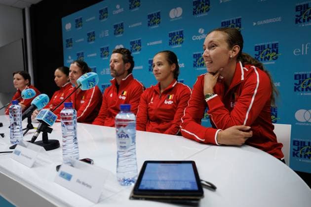 Belgian Greet Minnen, Belgian Sofia Costoulas, Belgian Magali Kempen, Belgian team captain Wim Fissette, Belgian Hanne Vandewinkel and Belgian Elise Mertens pictured during a press conference, PK, Pressekonferenz of Belgian team ahead of the meeting between Belgium and USA, in the qualifiers of the Billie Jean King Cup tennis, in Oostende, Belgium, on Tuesday 07 April 2026. The game will be played on 10 and 11th April. PHOTO KURTxDESPLENTER x170057984x