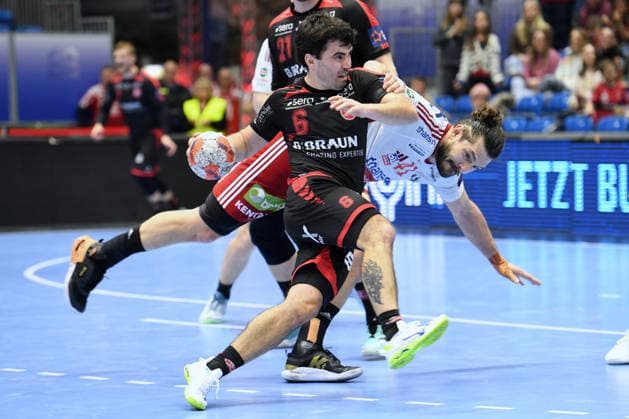 Erik Balenciaga MT Melsungen 6 on the ball , Evgeni Pevnov Fredericia HK 41 , GER, MT Melsungen Fredericia HK DEN , Handball, EHF European League Men, Play Offs, Season 2025 2026, 07 04 2026, GER, MT Melsungen Fredericia HK, Handball, EHF Men, Play Off, Season 2025 2026, 07 04 2026 Kassel Copyright: xEibner-Pressefotox xRolandxSippex EP_RSL