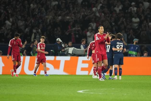 Virgil van Dijk of Liverpool rallies his side after they go 2-0 down Paris Saint-Germain v Liverpool, UEFA Champions League, Quarter Final, First Leg, Football, Parc des Princes, Paris, France - 08 Apr 2026Paris Parc des Princes France EDITORIAL USE ONLY No use with unauthorised audio, video, data, fixture lists, club league logos or live services. Online in-match use limited to 120 images, no video emulation. No use in betting, games or single club league player publications. Copyright: xDavexWinter Shutterstockx 16811861cq