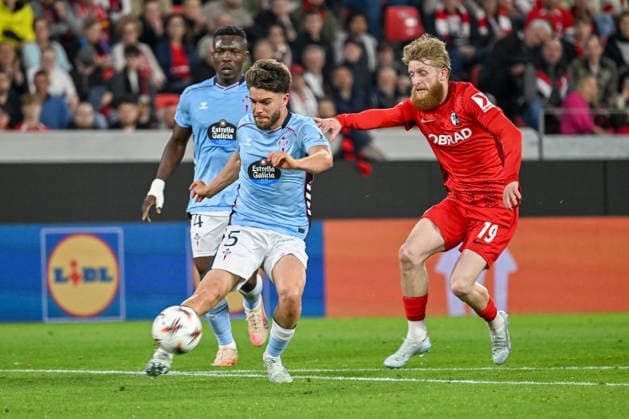 Sergio Carreira Celta Vigo, 05 with ball , Niklas Beste SC Freiburg, 19 GER, SC Freiburg Celta Vigo, football, Europa League, quarter-finals, 2025 2026 season, 09 04 2026 GER, SC Freiburg Celta Vigo, football, Europa League, quarter-finals, 2025 2026 season, 09 04 2026 Freiburg Copyright: xEibner-Pressefoto ThomasxHessx EP_THS