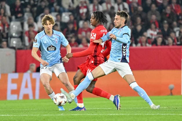 Johan Manzambi SC Freiburg, 44 , Ferran Jutgla Celta Vigo, 09 GER, SC Freiburg Celta Vigo, football, Europa League, quarter-finals, 2025 2026 season, 09 04 2026 GER, SC Freiburg Celta Vigo, football, Europa League, quarter-finals, 2025 2026 season, 09 04 2026 Freiburg Copyright: xEibner-Pressefoto ThomasxHessx EP_THS