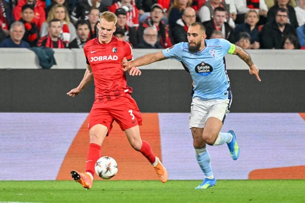 Philipp Lienhart SC Freiburg, 03 with ball, Borja Iglesias Celta Vigo, 07 GER, SC Freiburg Celta Vigo, Football, Europa League, quarter-finals, 2025 2026 season, 09 04 2026 GER, SC Freiburg Celta Vigo, Football, Europa League, quarter-finals, 2025 2026 season, 09 04 2026 Freiburg Copyright: xEibner-Pressefoto ThomasxHessx EP_THS