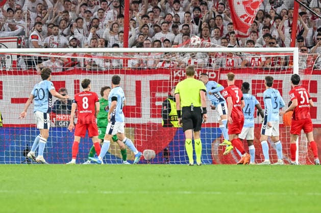 Scene for the 3-0 goal by Matthias Ginter SC Freiburg, 28 GER, SC Freiburg Celta Vigo, Football, Europa League, Quarter-finals, 2025 2026 season, 09 04 2026 GER, SC Freiburg Celta Vigo, Football, Europa League, Quarter-finals, 2025 2026 season, 09 04 2026 Freiburg Copyright: xEibner-Pressefoto ThomasxHessx EP_THS