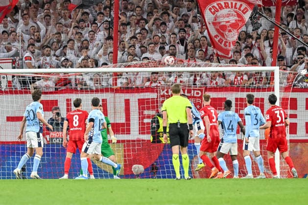 Scene for the 3-0 goal by Matthias Ginter SC Freiburg, 28 GER, SC Freiburg Celta Vigo, Football, Europa League, Quarter-finals, 2025 2026 season, 09 04 2026 GER, SC Freiburg Celta Vigo, Football, Europa League, Quarter-finals, 2025 2026 season, 09 04 2026 Freiburg Copyright: xEibner-Pressefoto ThomasxHessx EP_THS