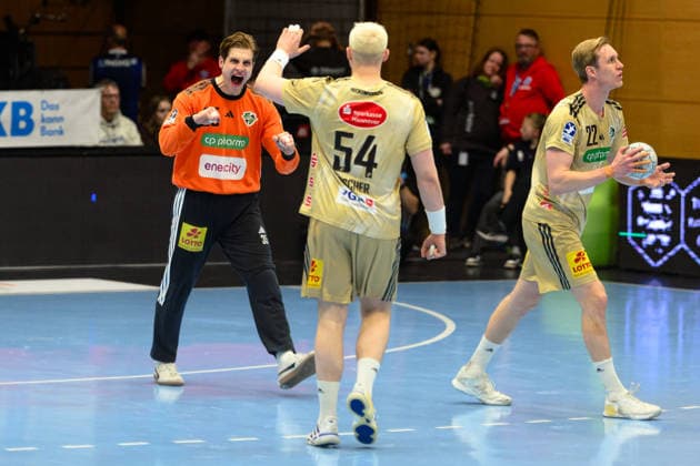 Joel Birlehm TSV Hannover Burgdorf, 35 celebrates the parade with Justus Fischer TSV Hannover Burgdorf, 54 GER, ThSV Eisenach vs TSV Hannover Burgdorf, 1 Daikin Handballbundesliga, Handball, 28 Matchday, Season 2025 2026, 19 00 hrs, 10 04 2026 GER, ThSV Eisenach vs TSV Hannover Burgdorf, 1 Daikin Handballbundesliga, Handball, 28 Matchday, Season 2025 2026, 19 00 hrs, 10 04 2026 Eisenach Copyright: xEibner-Pressefoto MartinxHerbstx EP_MHT