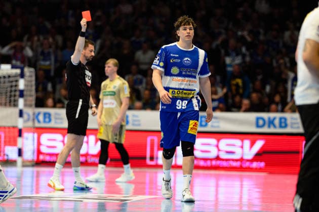 Tillman Leu ThSV Eisenach, 99 goes off the field with red GER, ThSV Eisenach vs TSV Hannover Burgdorf, 1 Daikin Handballbundesliga, Handball, 28 Matchday, Season 2025 2026, 19 00 hrs, 10 04 2026 GER, ThSV Eisenach vs TSV Hannover Burgdorf, 1 Daikin Handballbundesliga, Handball, 28 Matchday, Season 2025 2026, 19 00 hrs, 10 04 2026 Eisenach Copyright: xEibner-Pressefoto MartinxHerbstx EP_MHT