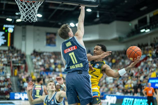 Moses Wood ALBA Berlin, 11 , Elijah Hughes MHP RIESEN Ludwigsburg, 07 , GER, MHP RIESEN Ludwigsburg vs ALBA Berlin, Basketball Bundesliga, easycredit BBL, Matchday 29, Season 2025 2026, 11 04 2026, GER, MHP RIESEN Ludwigsburg vs ALBA Berlin, Basketball Bundesliga, easycredit BBL, Matchday 29, Season 2025 2026, 11 04 2026 Ludwigsburg Copyright: xEibner-Pressefoto SaschaxWaltherx EP_EER