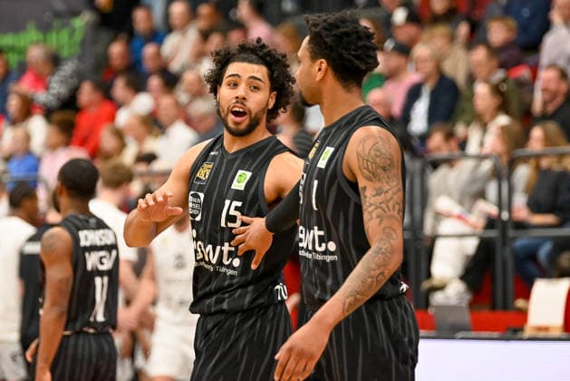 Patrick Emilien Tigers Tuebingen, 15 and Bernard Pelote Tigers Tuebingen, 01 Artland Dragons vs Tigers Tuebingen, 2 Basketball Bundesliga, Pro A, 31 Matchday, Season 2025 2026, 11 04 2026, Artland Dragons vs Tigers Tuebingen, 2 Basketball Bundesliga, Pro A, 31 Matchday, Season 2025 2026, 11 04 2026 Quakenbrueck Copyright: xEibner-Pressefoto RobertxGertzenx EP_RGN