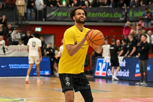 Miles Lamar Tigers Tuebingen, 03 at Warm Up Artland Dragons vs Tigers Tuebingen, 2 Basketball Bundesliga, Pro A, 31 Matchday, Season 2025 2026, 11 04 2026, Artland Dragons vs Tigers Tuebingen, 2 Basketball Bundesliga, Pro A, 31 Matchday, Season 2025 2026, 11 04 2026 Quakenbrueck Copyright: xEibner-Pressefoto RobertxGertzenx EP_RGN