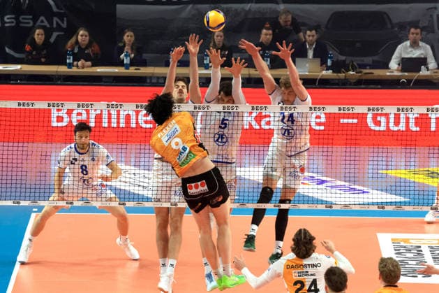 DEU, DVV, 1 VBL, BR Volleys vs VFB Friedrichshafen, 11 04 2026, Max Schmeling Halle, Berlin, DEU, DVV, 1 VBL, BR Volleys vs VFB Friedrichshafen, in the picture Nolan Flexen BR Volleys 9 , Kyle Hobus Friedrichshafen 7 , Louis Kunstmann Friedrichshafen 5 , Jonas Van Huizen Friedrichshafen 24 nordphotoxGmbHx xEngler nph00076