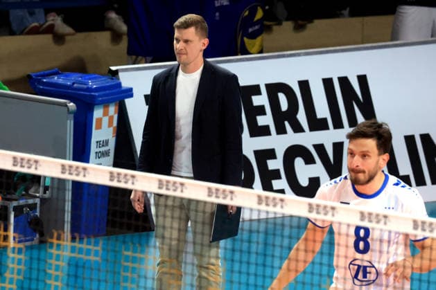 DEU, DVV, 1 VBL, BR Volleys vs VFB Friedrichshafen, 11 04 2026, Max Schmeling Halle, Berlin, DEU, DVV, 1 VBL, BR Volleys vs VFB Friedrichshafen, in the picture head coach Adam Swaczyna Friedrichshafen nordphotoxGmbHx xEngler nph00076