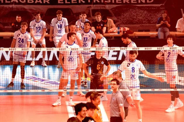 DEU, DVV, 1 VBL, BR Volleys vs VFB Friedrichshafen, 11 04 2026, Max Schmeling Halle, Berlin, DEU, DVV, 1 VBL, BR Volleys vs VFB Friedrichshafen, in the picture Friedrichshafen players circle nordphotoxGmbHx xEngler nph00076