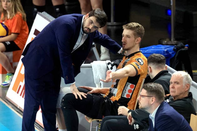 DEU, DVV, 1 VBL, BR Volleys vs VFB Friedrichshafen, 11 04 2026, Max Schmeling Halle, Berlin, DEU, DVV, 1 VBL, BR Volleys vs VFB Friedrichshafen, in the picture coach Alexandre Leal BR Volleys , Florian Krage Brewitz BR Volleys 12 nordphotoxGmbHx xEngler nph00076