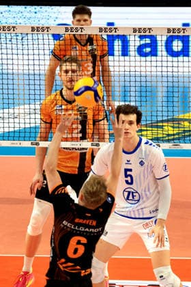 DEU, DVV, 1 VBL, BR Volleys vs VFB Friedrichshafen, 11 04 2026, Max Schmeling Halle, Berlin, DEU, DVV, 1 VBL, BR Volleys vs VFB Friedrichshafen, in the picture Florian Krage Brewitz BR Volleys 12 , Ruben Schott BR Volleys 13 , Louis Kunstmann Friedrichshafen 5 , Lenny Graven Friedrichshafen 6 nordphotoxGmbHx xEngler nph00076