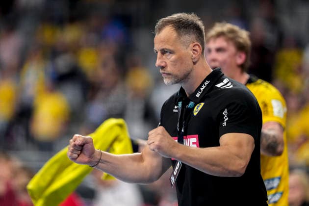 Maik Machulla coach, head coach, RNL , single picture, single photo, action, action, cheer, cheers, celebration, joy, rejoice, rejoicing, confident, optimistic, positive, game scene, 11 04 2026, Mannheim Germany , Handball, Bundesliga, Rhein Neckar Löwen SG Flensburg Handewitt xozx