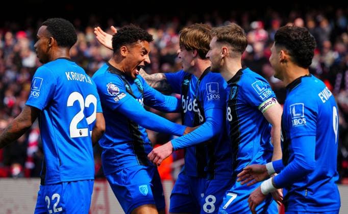 Alex Scott of Bournemouth celebrates scoring a goal after making it 2-1 with James Hill Arsenal v AFC Bournemouth, Premier League, Football, Emirates Stadium, London, UK - 11 Apr 2026London Emirates Stadium United Kingdom EDITORIAL USE ONLY No use with unauthorised audio, video, data, fixture lists, club league logos or live services. Online in-match use limited to 120 images, no video emulation. No use in betting, games or single club league player publications. Copyright: xJavierxGarcia Shutterstockx 16823522cc