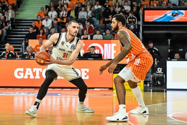 GER, BBL, ratiopharm Ulm vs BMA 365 Bamberg Baskets 11 04 2026, ratiopharm arena, Neu Ulm, GER, BBL, ratiopharm Ulm vs BMA 365 Bamberg Baskets, pictured Daniel Keppeler Bamberg, 31 , Joel Soriano Ulm, 12 nordphotoxGmbHx xHafner nph00200