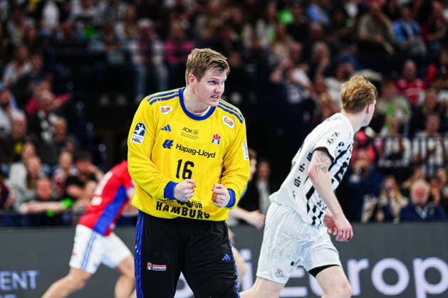 Cheers after parade Robin Haug Handball Sport Verein Hamburg, 16 GER, Handball Sport Verein Hamburg vs THW Kiel, Handball, 1 Bundesliga, Matchday 28, Season 2025 2026, 12 04 2026 GER, Handball Sport Verein Hamburg vs THW Kiel, Handball, 1 Bundesliga, Matchday 28, Season 2025 2026, 12 04 2026 Hamburg Copyright: xEibner-Pressefoto MarcelxvonxFehrnx EP_MFN