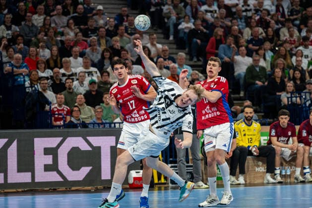12 04 2026, xdobgx, Handball Daikin HBL, Handball Sport Verein Hamburg THW Kiel v l Kaj Geenen Handball Sport Verein Hamburg, 17 , Eric Johansson Kiel, 21 throwing, in action, throwing, Nicolaj Jorgensen Handball Sport Verein Hamburg, 11