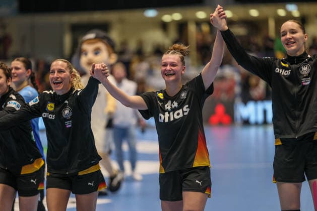GER, Hamm, Germany vs Belgium, EHF EURO Qualifiers, Handball, EHF, Season 2025 2026, WESTPRESS arena, Matchday 6 m Bild Germany celebrates victory after scoring against Belgium, Joy and emotions after the win, Jana Walther Germany Handball Women 44 , first international match DFB DFL REGULATIONS PROHIBIT ANY USE OF PHOTOGRAPHS AS IMAGE SEQUENCES AND OR QUASI VIDEO, 12 04 2026 Copyright: HMBxMedia HendrikxHamelau