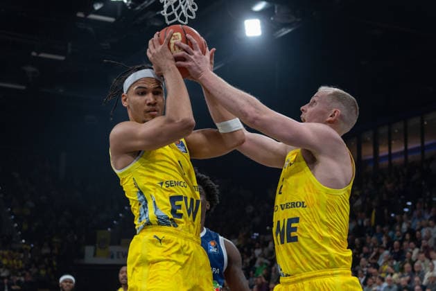 GER, Basketball, easy Credit BBL, EWE Baskets Oldenburg vs Rostock Seawolves 13 04 2026, EWE Arena, Oldenburg, GER, easy Credit BBL, Play Ins, EWE Baskets Oldenburg vs Rostock Seawolves, in the picture Nicholas TISCHLER EWE Baskets Oldenburg 11 Seth HINRICHS EWE Baskets Oldenburg 21 nordphotoxgmbhx xRojahn nph00310