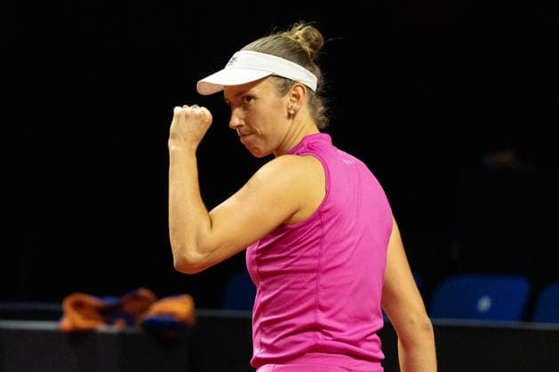Elise Mertens BEL , Cheers, GER, Elise Mertens vs Ella Seidel, Tennis, ATP Tournament, WTA 500, Porsche Tennis Grand Prix, 14 04 2026, GER, Elise Mertens vs Ella Seidel, Tennis, ATP Tournament, WTA 500, Porsche Tennis Grand Prix, 14 04 2026, Stuttgart Copyright: xEibner-Pressefoto EdwardxCheungx EP_ECG