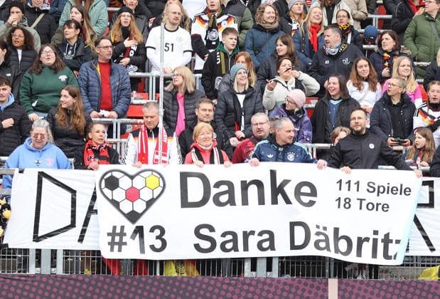 Fans , Sarah Dabritz , WM Frauen Qualifikation , Deutschland-Österreich , Fußball , Frauen , in den Max Morlock Stadion, in Nürnberg , Bayern , Deutschland. April 14 , 2026 . Photo by: Davide Elias IPA Photo Pressefoto DENL Copyright: xDavidexEliasx