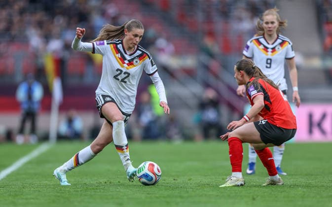 GER, Nuremberg, Germany vs Austria, international match, football, FIFA, 2026 2027 season, World Cup qualification, Max Morlock Stadium, 3 matchday in picture f l Jule Brand Germany Women 22 , Chiara D™Angelo Austria 2 DFB DFL REGULATIONS PROHIBIT ANY USE OF PHOTOGRAPHS AS IMAGE SEQUENCES AND OR QUASI VIDEO, 14 04 2026 Copyright: HMBxMedia HendrikxHamelau