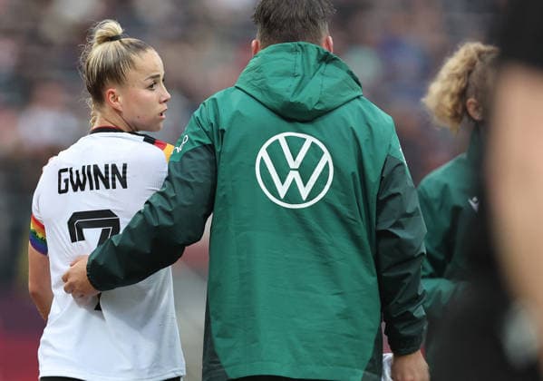 Giulia Gwinn Verletzung , , WM Frauen Qualifikation , Deutschland-Österreich , Fußball , Frauen , in den Max Morlock Stadion, in Nürnberg , Bayern , Deutschland. April 14 , 2026 . Photo by: Davide Elias IPA Photo Pressefoto DENL Copyright: xDavidexEliasx