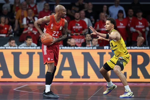 Isiaha Mike FC Bayern Basketball, 22 with Brandon Tischler MHP Riesen Ludwigsburg, 24 , GER, FC Bayern Basketball vs MHP Riesen Ludwigsburg, Basketball, easycredit Basketball Bundesliga, Matchday 13, Season 2025 2026, 14 04 2026, GER, FC Bayern Basketball vs MHP Riesen Ludwigsburg, Basketball, easycredit Basketball Bundesliga, Matchday 13, Season 2025 2026, 14 04 2026 Munich Copyright: xEibner-Pressefoto JennixMaulx EP_JML