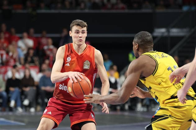 Nenad Dimitrijevic FC Bayern Basketball, 00 with Yorman Polas Bartolo MHP Riesen Ludwigsburg, 13 , GER, FC Bayern Basketball vs MHP Riesen Ludwigsburg, Basketball, easycredit Basketball Bundesliga, Matchday 13, 2025 2026 season, 14 04 2026, GER, FC Bayern Basketball vs MHP Riesen Ludwigsburg, Basketball, easycredit Basketball Bundesliga, Matchday 13, 2025 2026 season, 14 04 2026 Munich Copyright: xEibner-Pressefoto JennixMaulx EP_JML