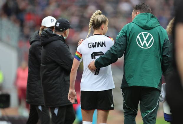 Giulia Gwinn Verletzung , , WM Frauen Qualifikation , Deutschland-Österreich , Fußball , Frauen , in den Max Morlock Stadion, in Nürnberg , Bayern , Deutschland. April 14 , 2026 . Photo by: Davide Elias IPA Photo Pressefoto DENL Copyright: xDavidexEliasx