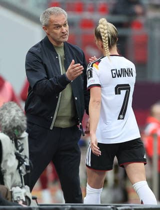 Christian Wück Trainer DFB - Giulia Gwinn Verletzung , , WM Frauen Qualifikation , Deutschland-Österreich , Fußball , Frauen , in den Max Morlock Stadion, in Nürnberg , Bayern , Deutschland. April 14 , 2026 . Photo by: Davide Elias IPA Photo Pressefoto DENL Copyright: xDavidexEliasx