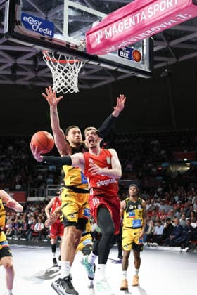 Andreas Obst FC Bayern Basketball, 13 with Gavin Schilling MHP Riesen Ludwigsburg, 34 , GER, FC Bayern Basketball vs MHP Riesen Ludwigsburg, Basketball, easycredit Basketball Bundesliga, 13 Matchday, Season 2025 2026, 14 04 2026, GER, FC Bayern Basketball vs MHP Riesen Ludwigsburg, Basketball, easycredit Basketball Bundesliga, 13 Matchday, Season 2025 2026, 14 04 2026 Munich Copyright: xEibner-Pressefoto JennixMaulx EP_JML