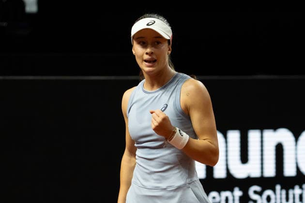 Zeynep Sonmez TUR in picture, cheering, emotion, joy, gesture, GER, Zeynep Sonmez vs Jasmine Paolini, Tennis, ATP Tournament, WTA 500, Porsche Tennis Grand Prix, 15 04 2026, GER, Zeynep Sonmez vs Jasmine Paolini, Tennis, ATP Tournament, WTA 500, Porsche Tennis Grand Prix, 15 04 2026, Stuttgart Copyright: xEibner-Pressefoto EdwardxCheungx EP_ECG