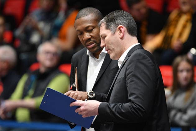 Ty Harrelson Coach, Head Coach, ratiopharm ulm re and Tyron McCoy Assistant Coach, Assistant Coach, ratiopharm ulm li GER, NINERS Chemnitz vs ratiopharm ulm, Basketball, easyCredit BBL, Matchday 23, Season 2025 2026, 15 04 2026 GER, NINERS Chemnitz vs ratiopharm ulm, Basketball, easyCredit BBL, Matchday 23, Season 2025 2026, 15 04 2026 Chemnitz Copyright: xEibner-Pressefoto BertxHarzerx EP_BHR