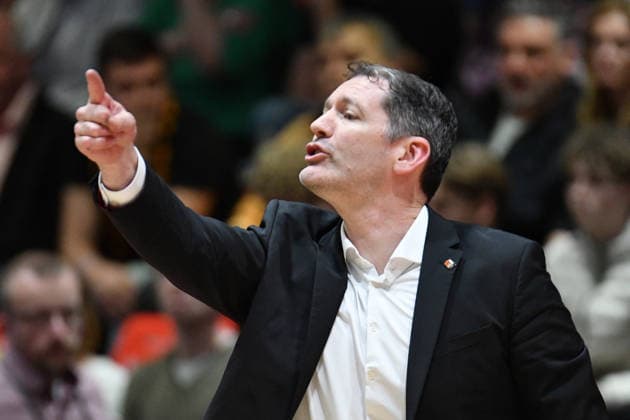 Ty Harrelson Coach, Head Coach, ratiopharm ulm GER, NINERS Chemnitz vs ratiopharm ulm, Basketball, easyCredit BBL, Matchday 23, Season 2025 2026, 15 04 2026 GER, NINERS Chemnitz vs ratiopharm ulm, Basketball, easyCredit BBL, Matchday 23, Season 2025 2026, 15 04 2026 Chemnitz Copyright: xEibner-Pressefoto BertxHarzerx EP_BHR
