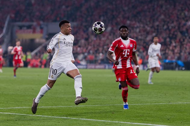 GER, Bavaria, Munich, Fussball, FC Bayern Munich - Real Madrid CF, at the Allianz Arena, Munich, Champions League, Quarter finals, second leg, April 15, 2026, from left:Kylian Mbappe (Real Madrid CF, 10), Alphonso Davies (FC Bayern Muenchen, 19), on the attack, duel, im Angriff, Zweikampf UEFA regulations prohibit any use of photographs as image sequences and or quasi-video, Munich Allianz Arena Bavaria Germany Copyright: xMichaelxNibelx