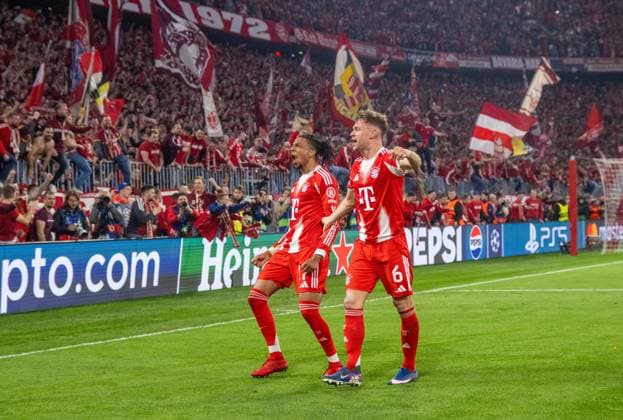 Soccer, Men, 2025 2026 season, Champions League quarter-final, second leg , FC Bayern Munich Real Madrid 4 3 , f l Michael Olise Bayern Munich , Joshua Kimmich Bayern Munich , cheering after scoring 4 3, 15 04 2026, Copyright: xMatthiasxKochx