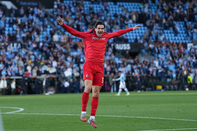 Spain, Football, UEFA Europa League, quarter-final, second leg, 2025 2026, RC Celta de Vigo vs SC Freiburg, 16 04 2026, Estadio Balaidos, Vigo, cheers, emotions, The team celebrates reaching the semi-finals, Igor Matanovic SC Freiburg, 31 Vigo Estadio Balaidos Galicia, Pontevedra Spain Copyright: xArnexAmbergx