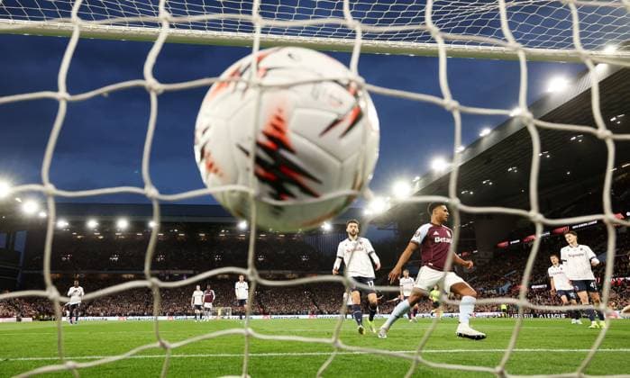 Ollie Watkins of Aston Villa scores a goal 1-0. Aston Villa v Bologna, UEFA Europa League, Quarter Final, Second Leg, Football, Villa Park, Birmingham, UK - 16 Apr 2026Birmingham Villa Park United Kingdom EDITORIAL USE ONLY No use with unauthorised audio, video, data, fixture lists, club league logos or live services. Online in-match use limited to 120 images, no video emulation. No use in betting, games or single club league player publications. Copyright: xRyanxBrowne Shutterstockx 16828672cr